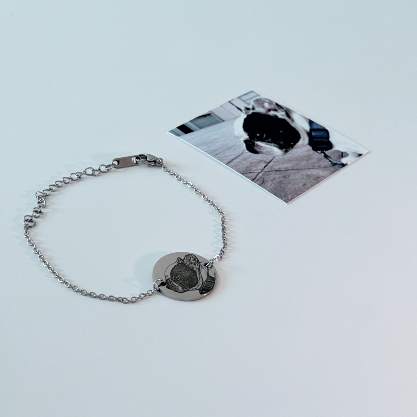 Pulsera con dije redondo