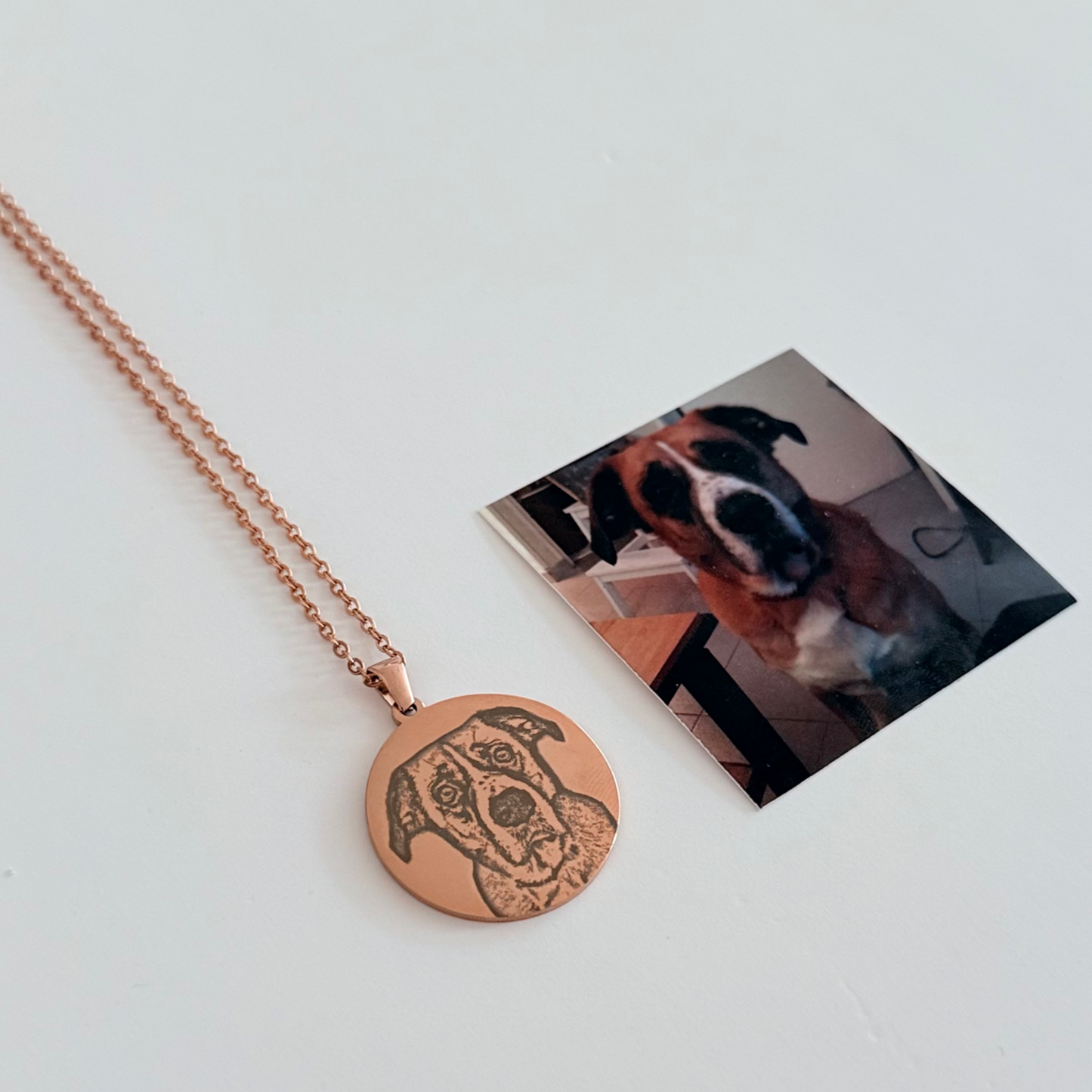 Collar con dije redondo