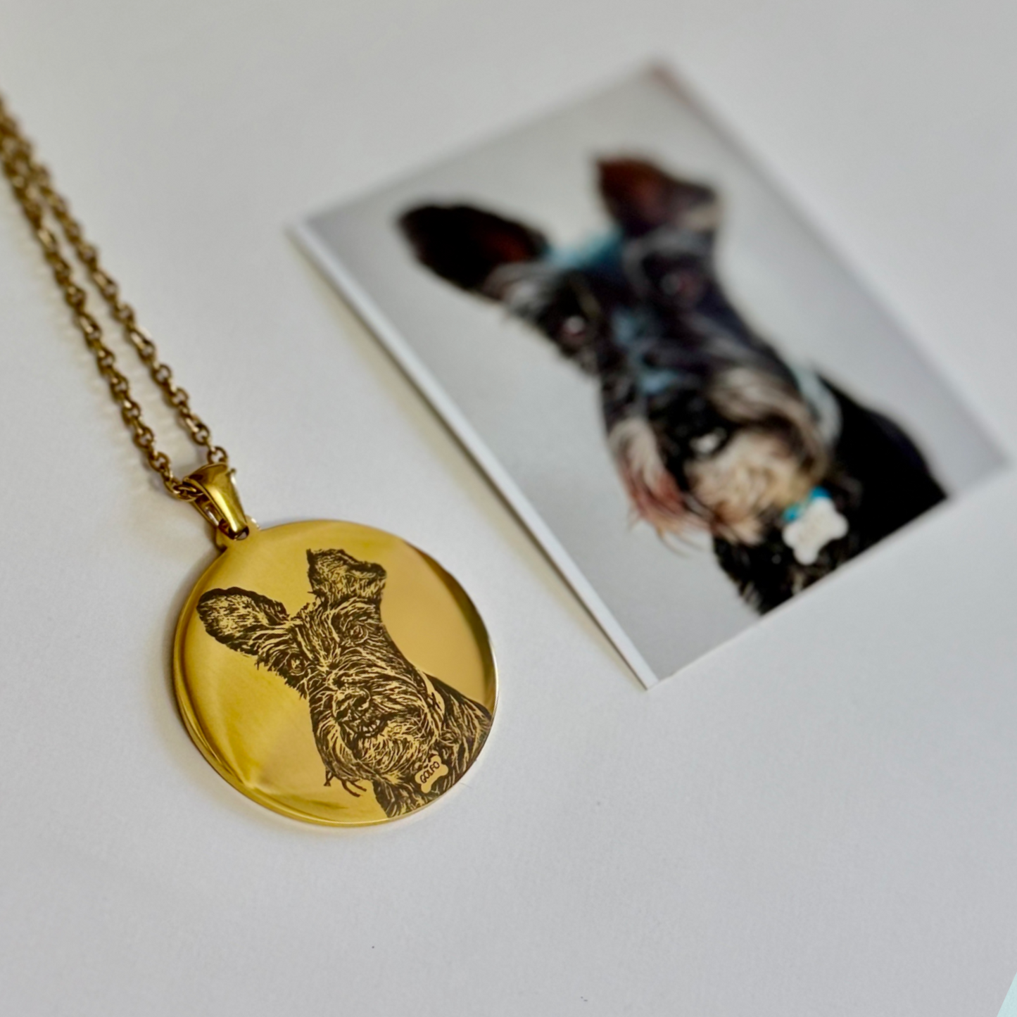 Collar con dije redondo