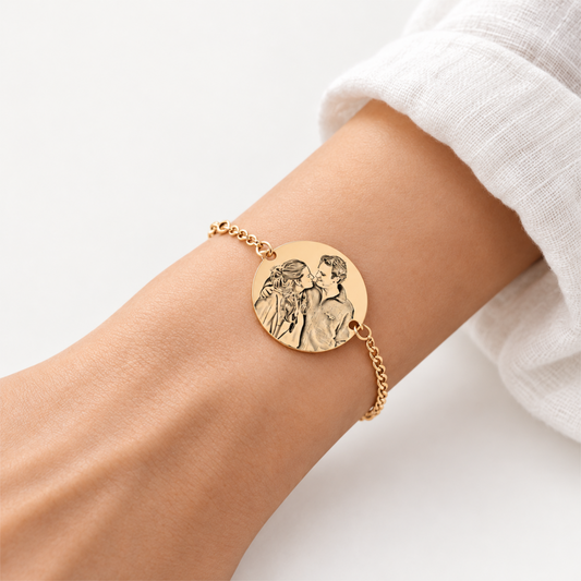Pulsera con dije redondo retrato personas