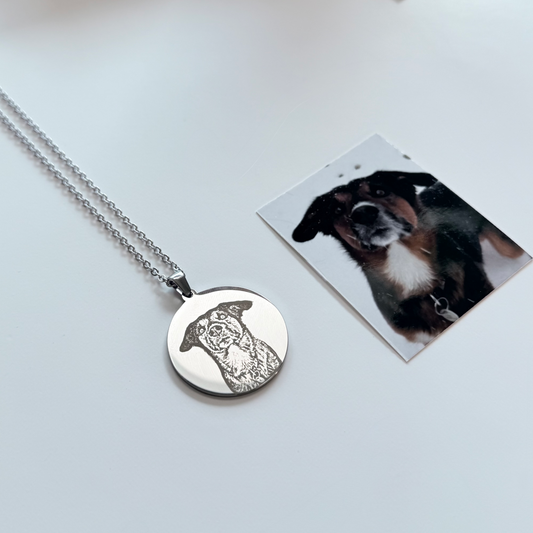 Collar con dije redondo