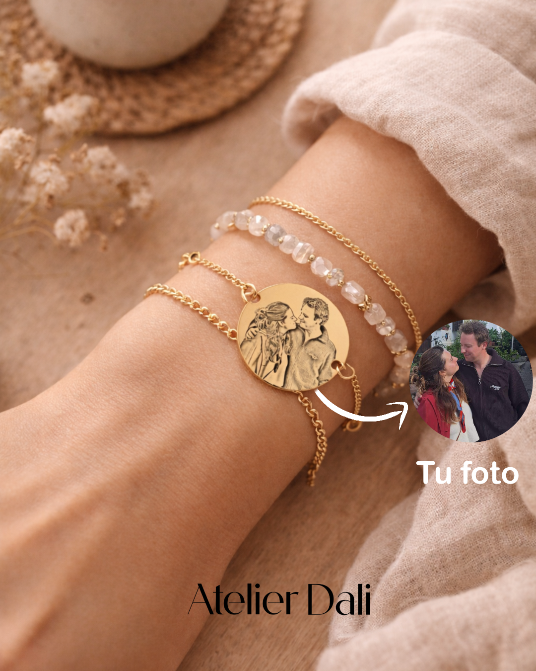 Pulsera con dije redondo retrato personas